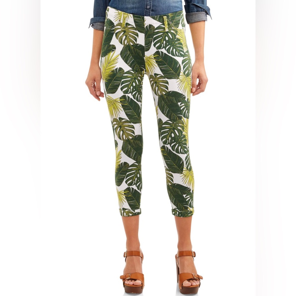 🌻NWT Time and Tru Jegging Capri Women's Palm Trees